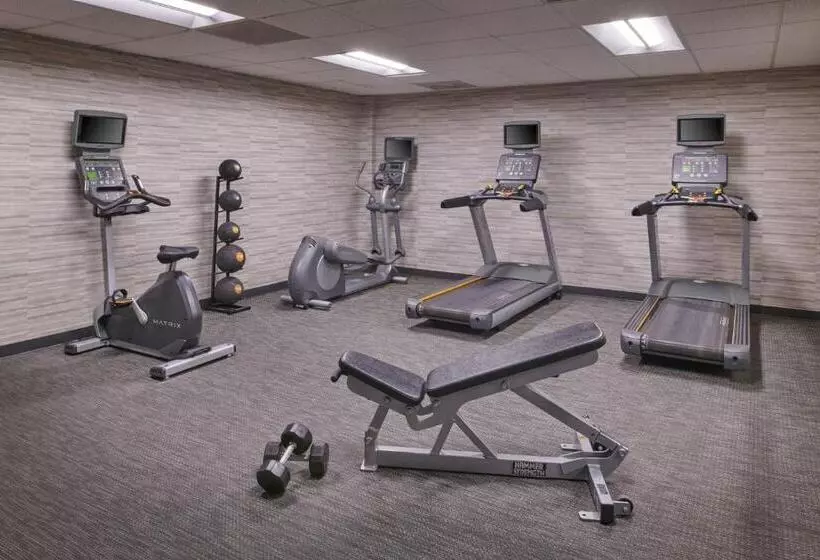 Отель Courtyard By Marriott Detroit Warren