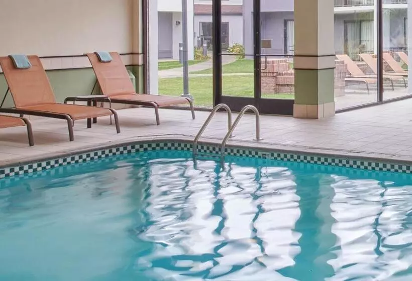 Отель Courtyard By Marriott Detroit Warren