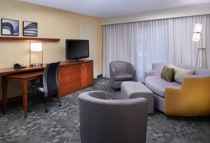 Отель Courtyard By Marriott Detroit Warren