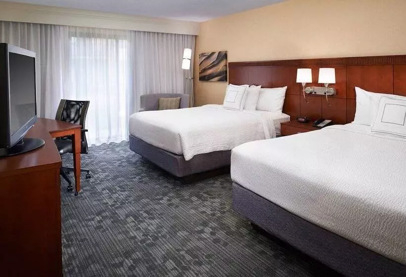 Отель Courtyard By Marriott Detroit Warren