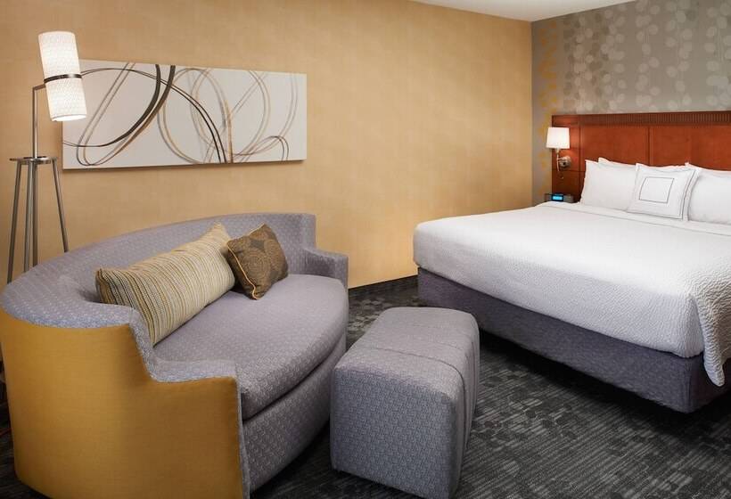 هتل Courtyard By Marriott Detroit Warren