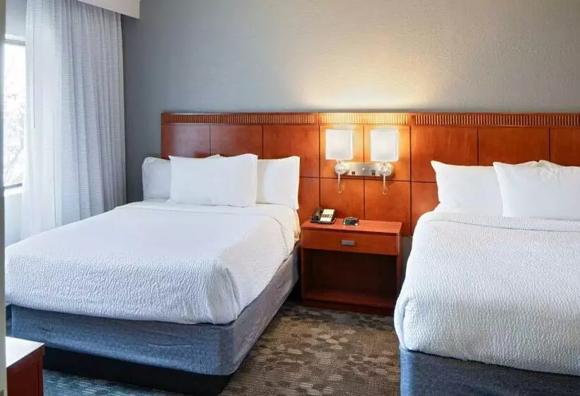 فندق Courtyard Cincinnati Blue Ash