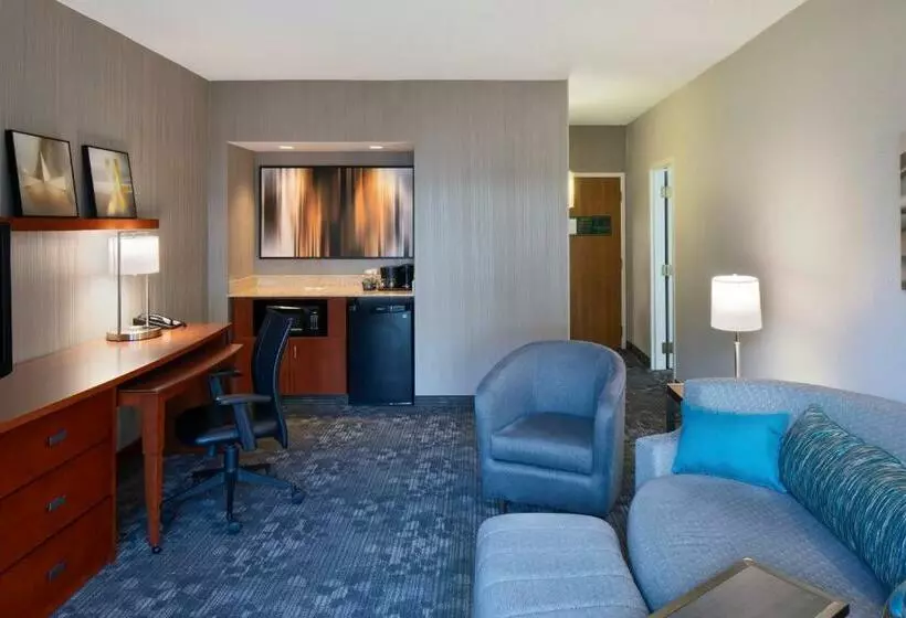 فندق Courtyard Cincinnati Blue Ash