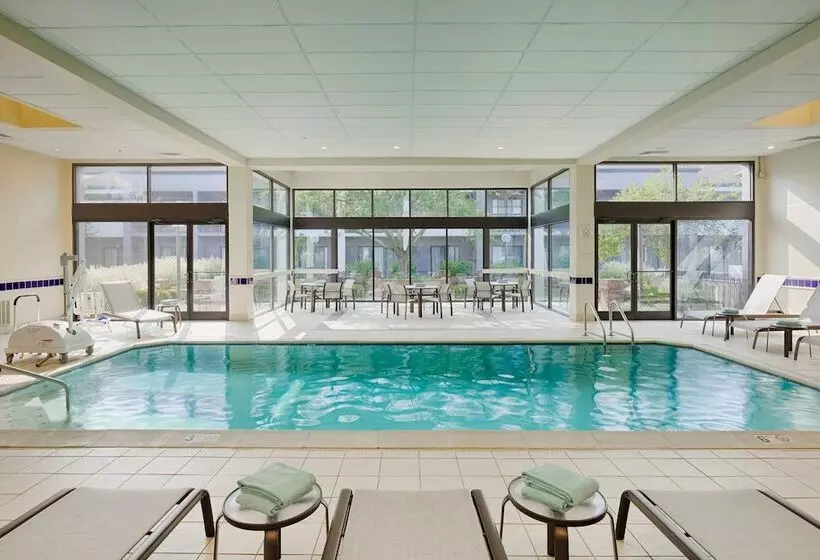 فندق Courtyard Cincinnati Blue Ash