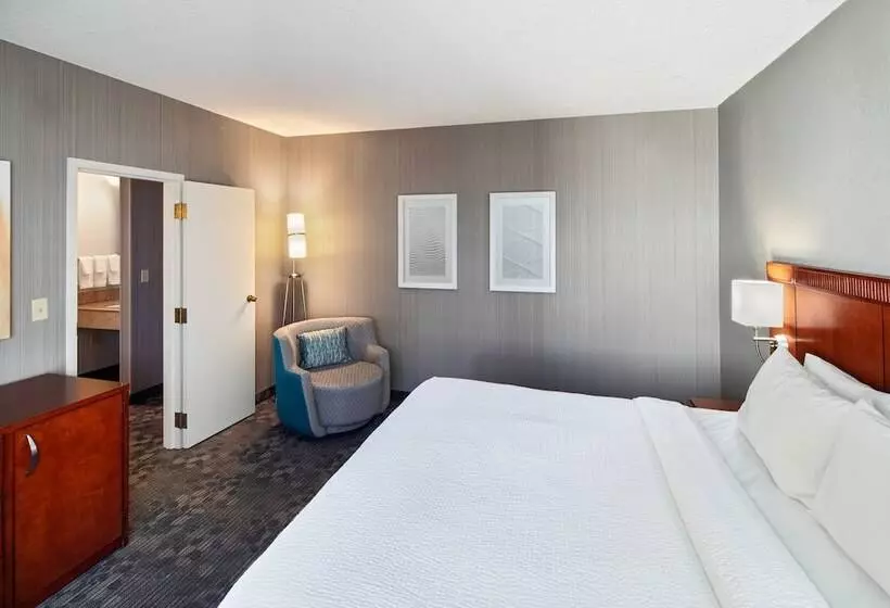 فندق Courtyard Cincinnati Blue Ash