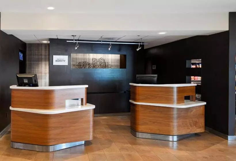 فندق Courtyard Cincinnati Blue Ash