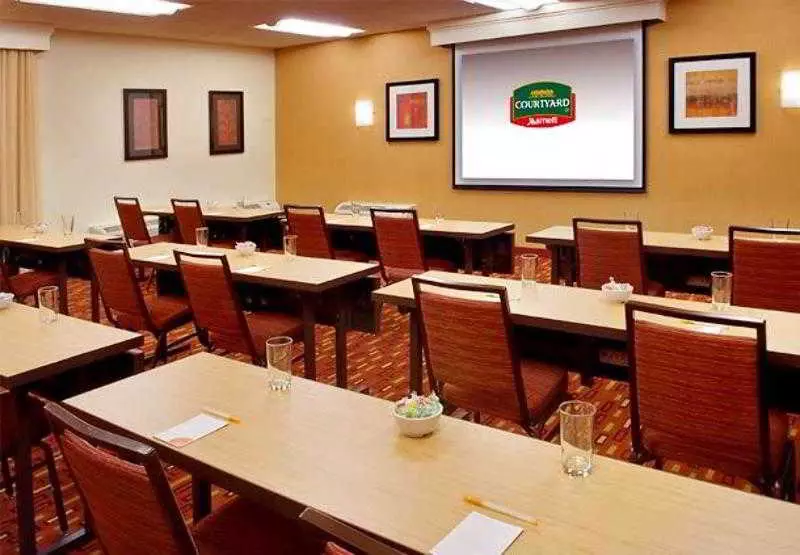 فندق Courtyard By Marriott Norwalk
