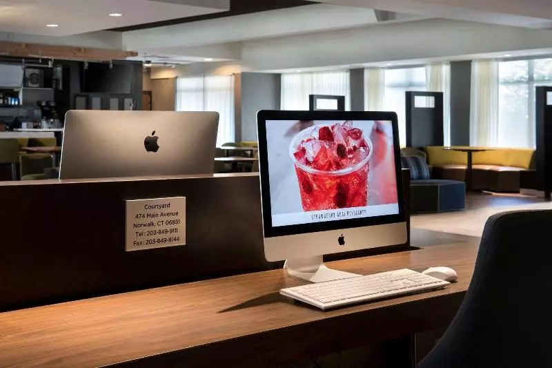 فندق Courtyard By Marriott Norwalk