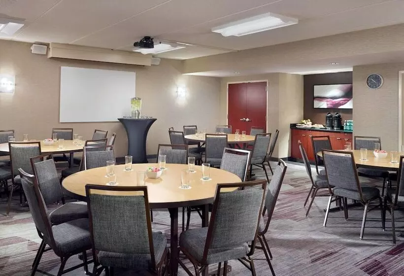 Hotel Courtyard By Marriott Raleigh Midtown