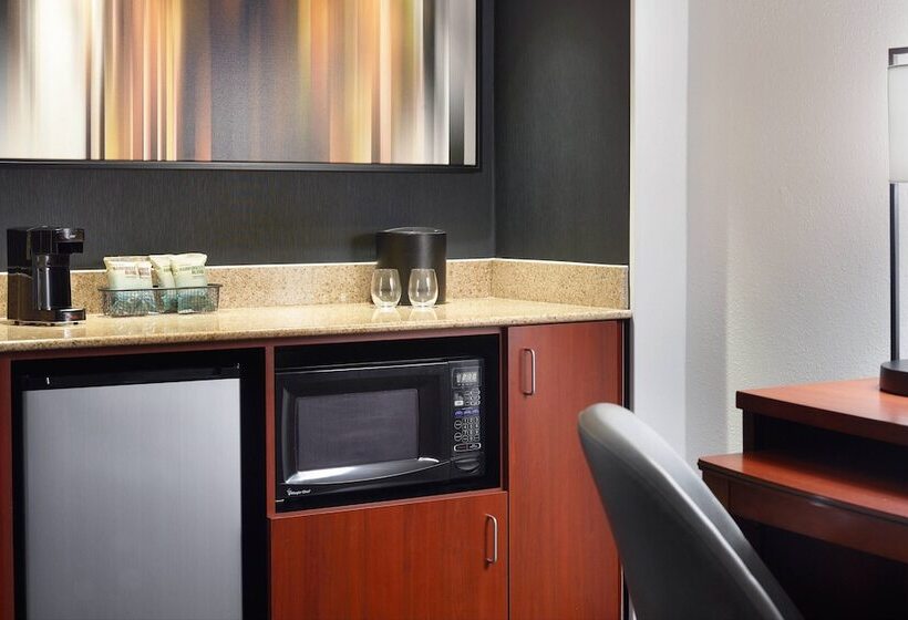 Szálloda Courtyard By Marriott Raleigh Midtown