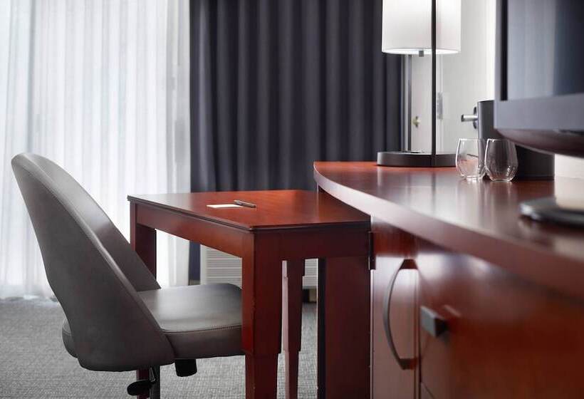 Szálloda Courtyard By Marriott Raleigh Midtown