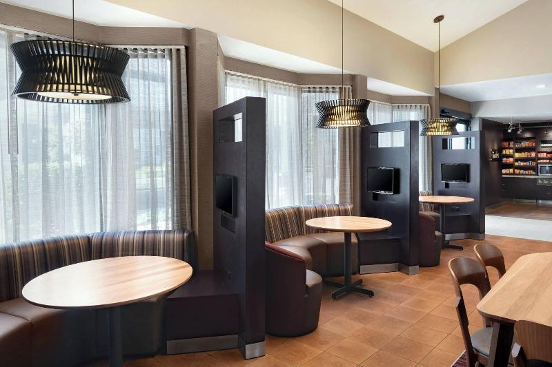 Otel Courtyard Syracuse Carrier Circle