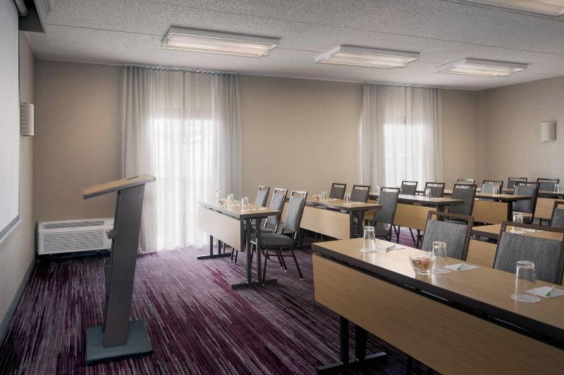 Otel Courtyard Syracuse Carrier Circle