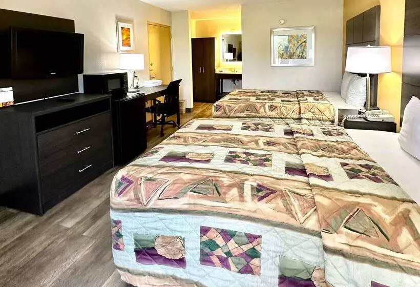 هتل Days Inn By Wyndham Charlotte Northlake