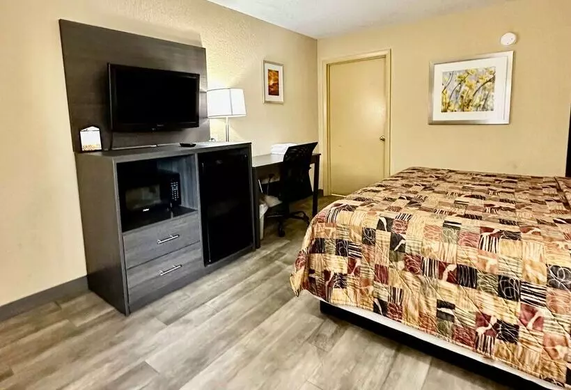 هتل Days Inn By Wyndham Charlotte Northlake
