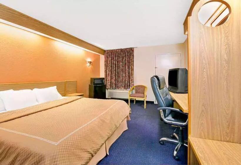 هتل Days Inn By Wyndham Charlotte Northlake