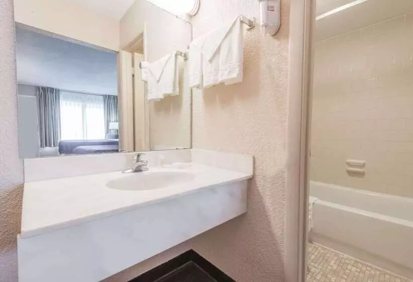 호텔 Days Inn By Wyndham Elizabethtown