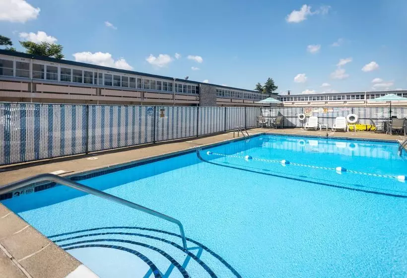 Hotel Days Inn By Wyndham Hicksville Long Island