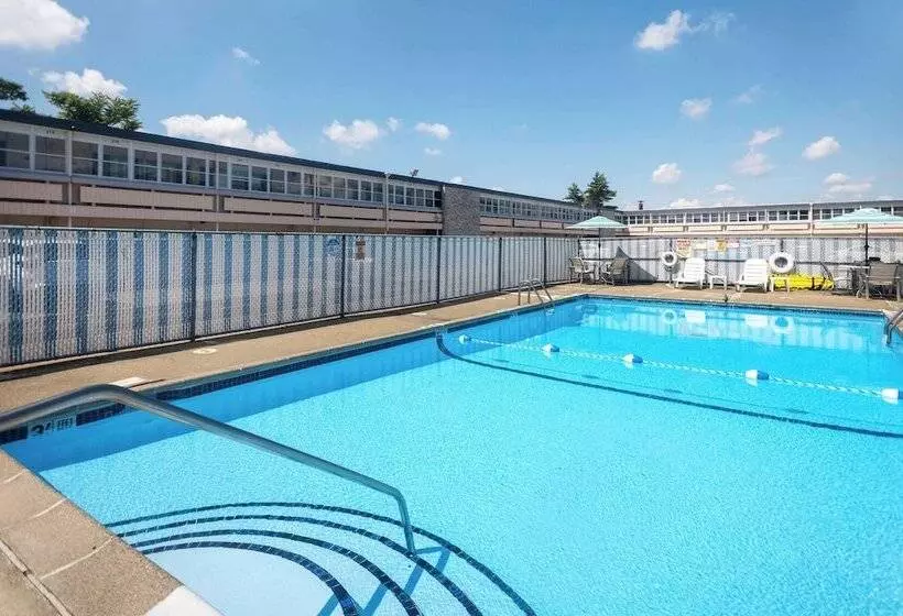 Hotel Days Inn By Wyndham Hicksville Long Island