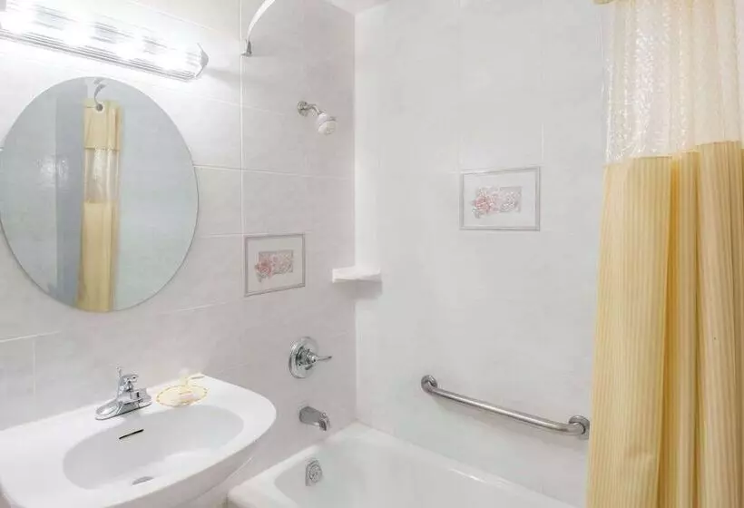 Hotel Days Inn By Wyndham Hicksville Long Island