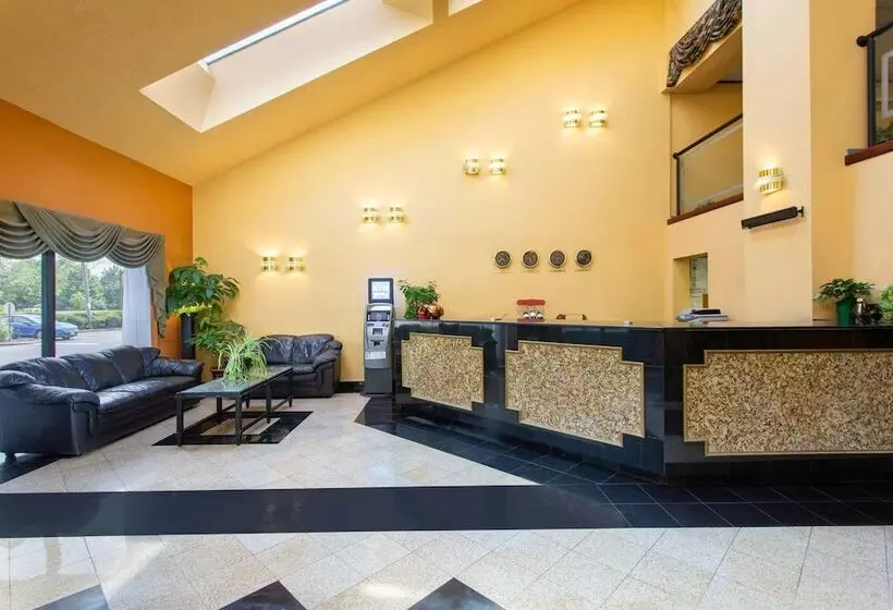 Отель Days Inn By Wyndham Hillsborough