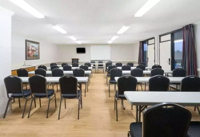 Otel Days Inn By Wyndham Raleigh Midtown