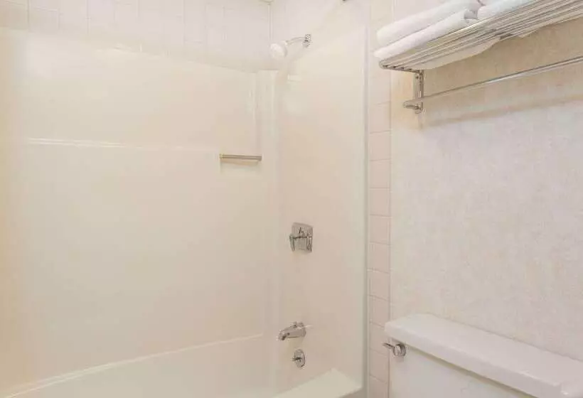 Отель Days Inn By Wyndham Wilkes Barre