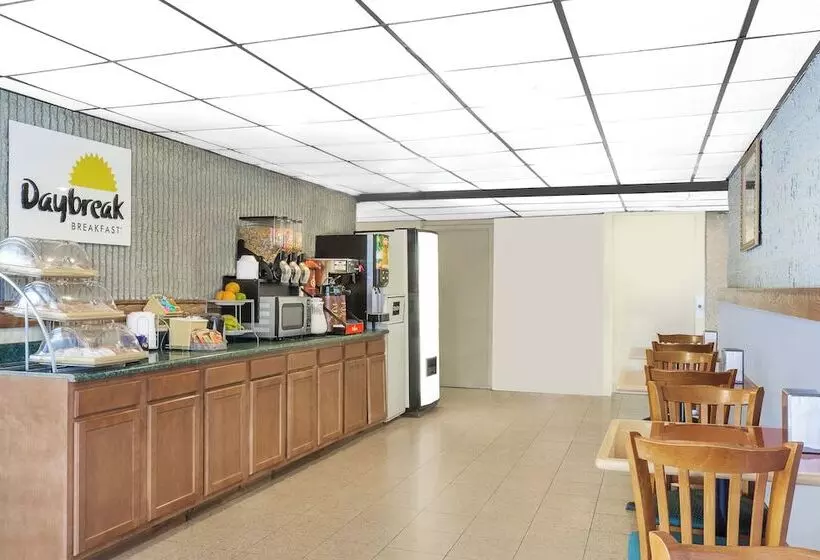 Отель Days Inn By Wyndham Wilkes Barre