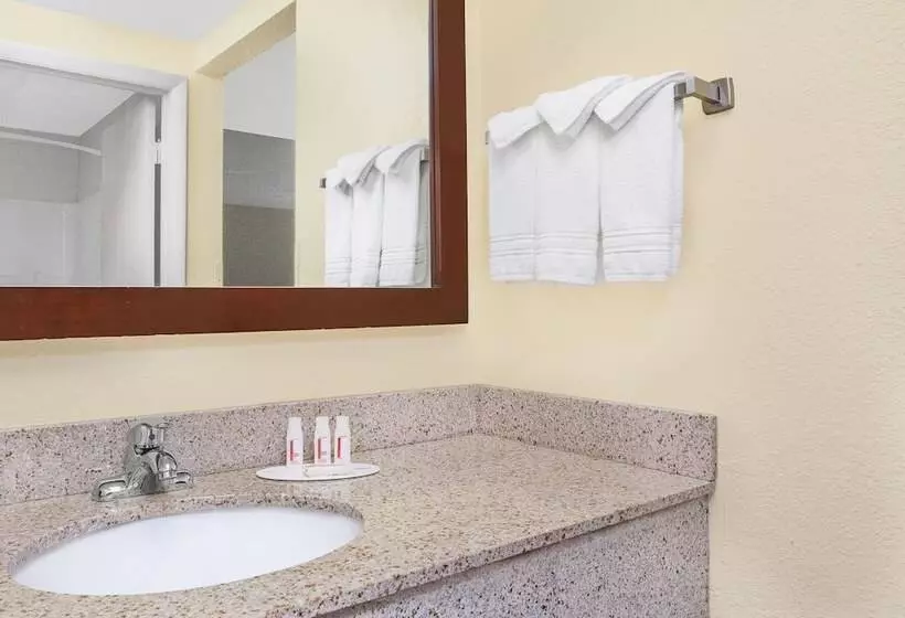 Отель Days Inn By Wyndham Wilkes Barre