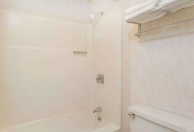 Отель Days Inn By Wyndham Wilkes Barre