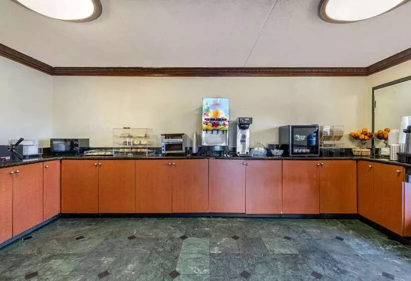 فندق Econo Lodge