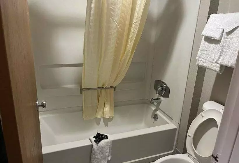 בית מלון כפרי Hallmark Inn And Suites