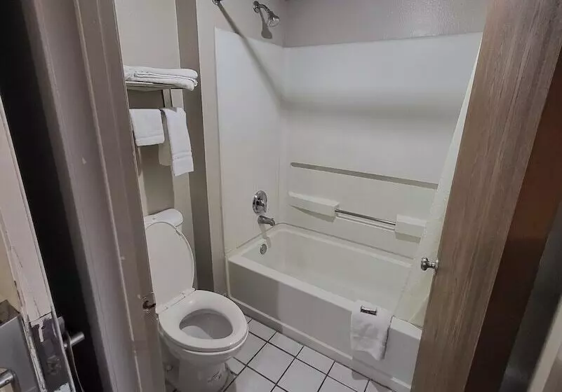 בית מלון כפרי Hallmark Inn And Suites