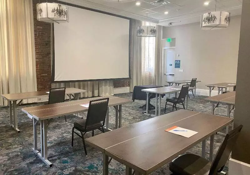 호텔 Indigo Savannah Historic District, An Ihg