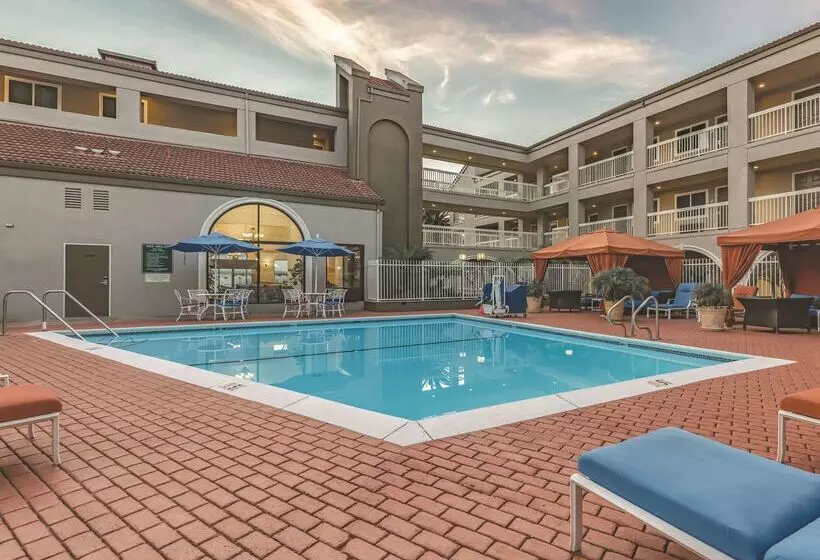 Отель La Quinta By Wyndham San Francisco Airport West