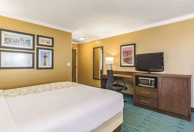Отель La Quinta By Wyndham San Francisco Airport West