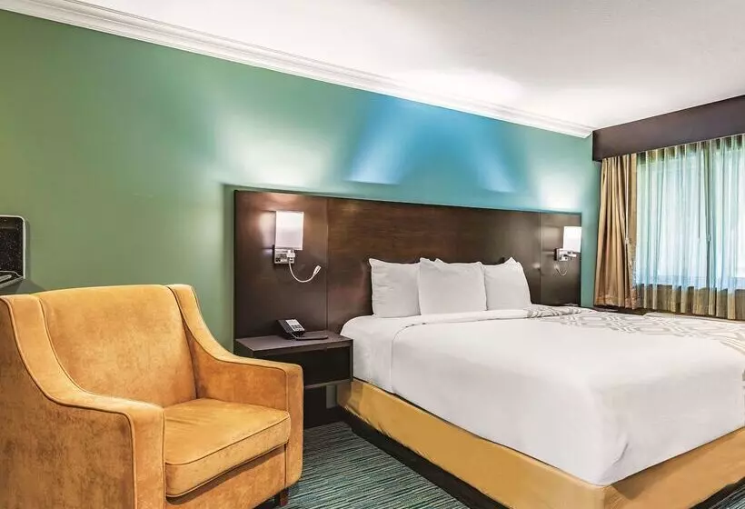 Отель La Quinta By Wyndham San Francisco Airport West