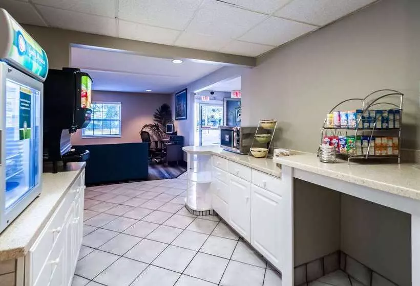 Отель Quality Inn Solomons  Beacon Marina