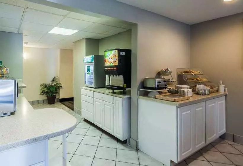 Отель Quality Inn Solomons  Beacon Marina