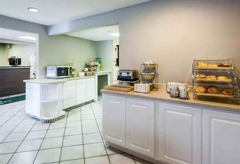 Отель Quality Inn Solomons  Beacon Marina