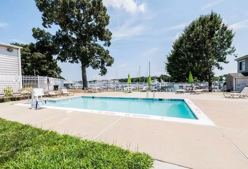 Отель Quality Inn Solomons  Beacon Marina