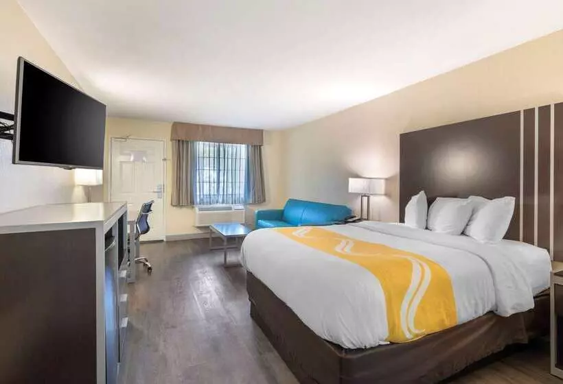 ホテル Quality Inn & Suites Camarillooxnard