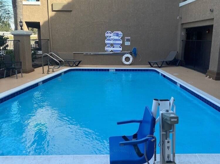 فندق Quality Inn & Suites Camarillooxnard