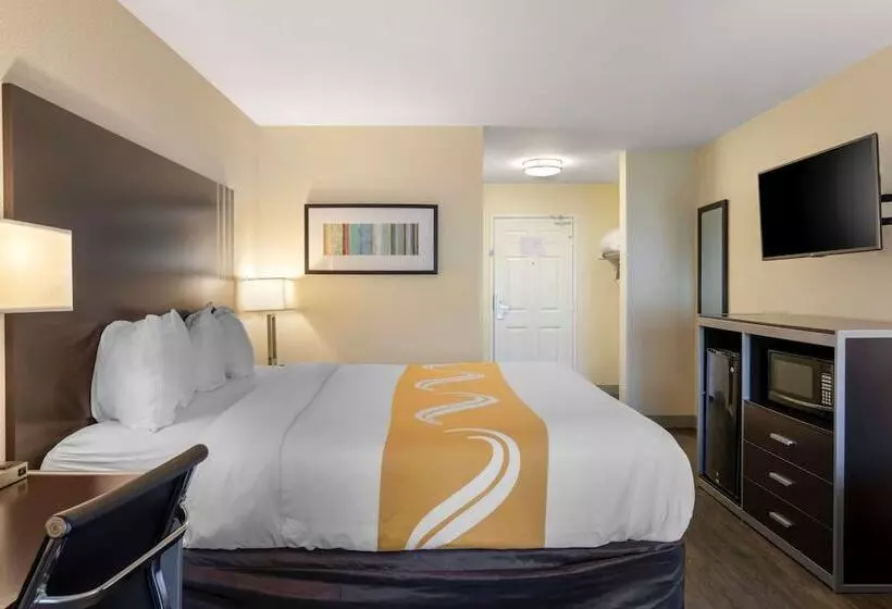 ホテル Quality Inn & Suites Camarillooxnard