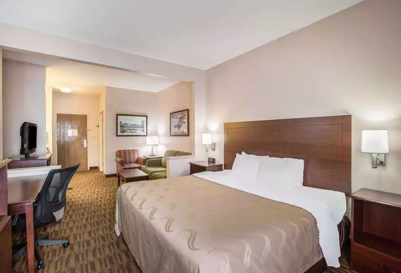 فندق Quality Inn & Suites Lawrence  University Area