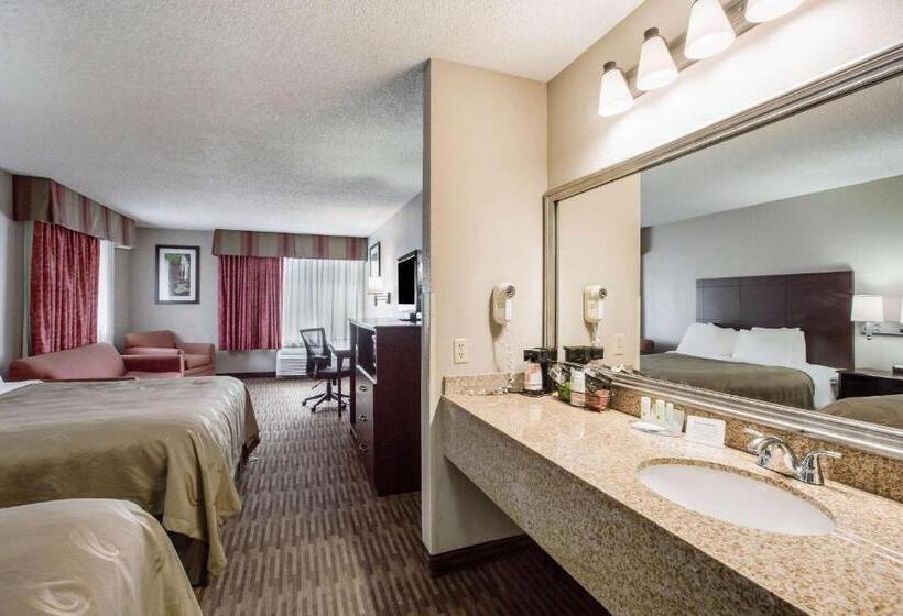فندق Quality Inn & Suites Lawrence  University Area