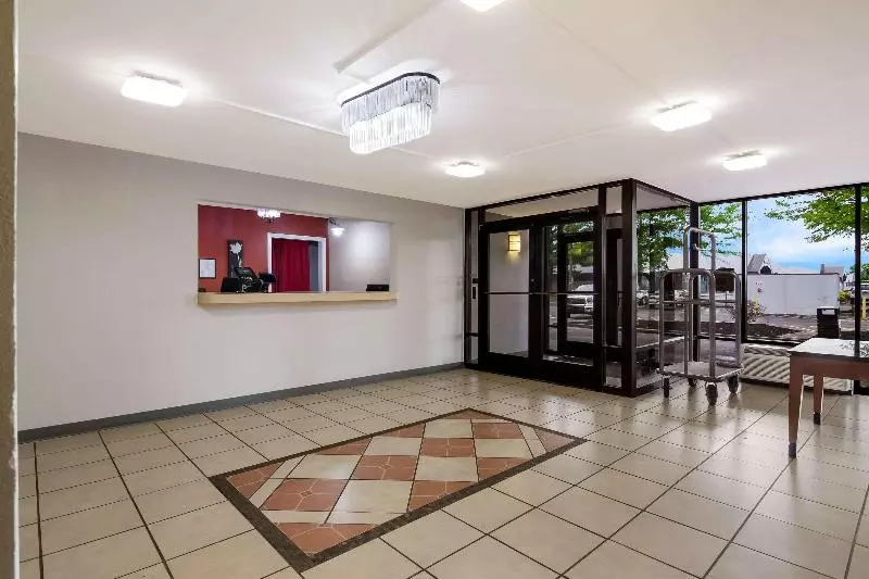 هتل Rodeway Inn Roanoke Airport