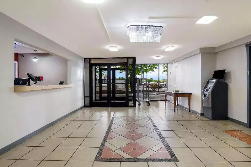 هتل Rodeway Inn Roanoke Airport