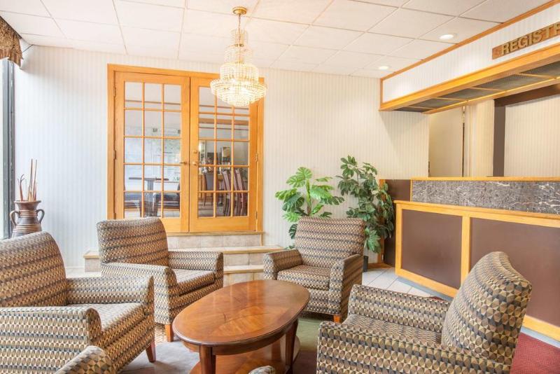 Hotel Schenectady Inn & Suites