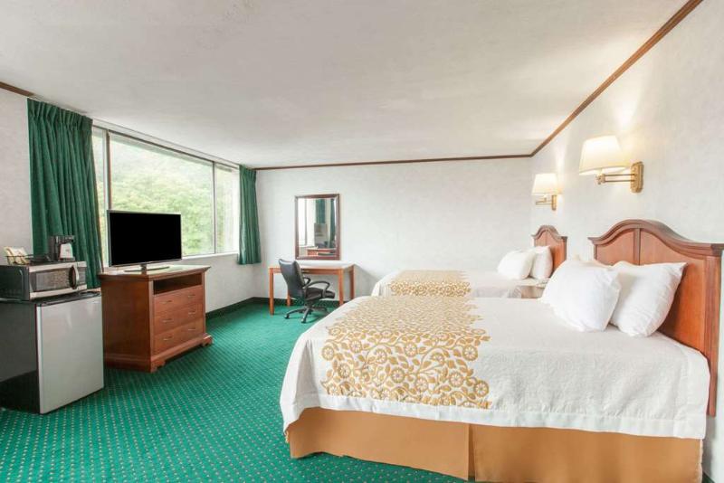 Hotel Schenectady Inn & Suites